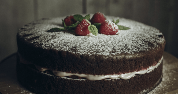 Torta al cioccolato con crema di lamponi