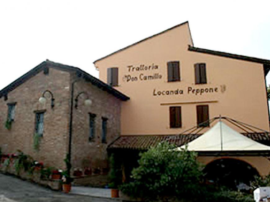 Al ristorante trattoria pizzeria Don Camillo locanda Peppone