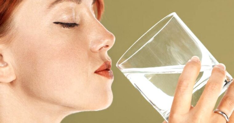 Perché bere fa bene? Ecco 5 benefici dell’acqua