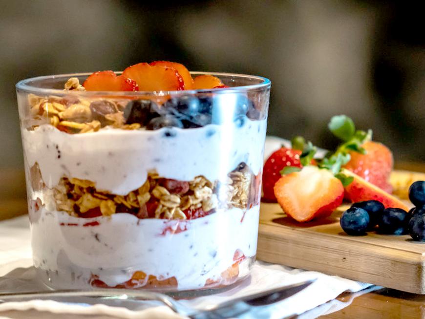 Yogurt con probiotici. I suoi molteplici benefici per la salute non solo dell’intestino