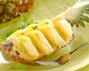 Ananas tagliato a cigno