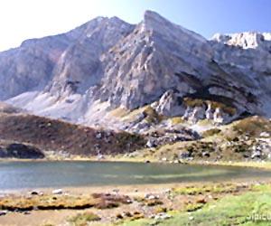 Lago Raschera e il Monte Mongioie