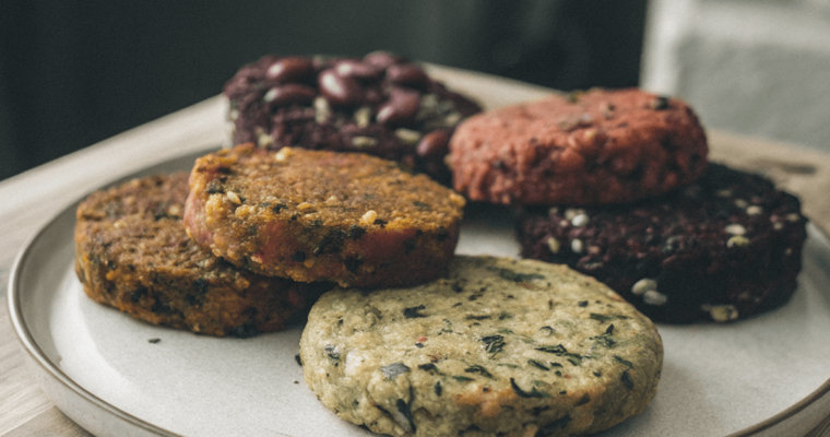 Burger vegetali fatti in casa: 7 ricette che faranno impazzire adulti e bambini