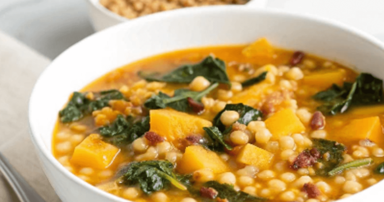 Fregola invernale con zucca, lenticchie e cavolo nero