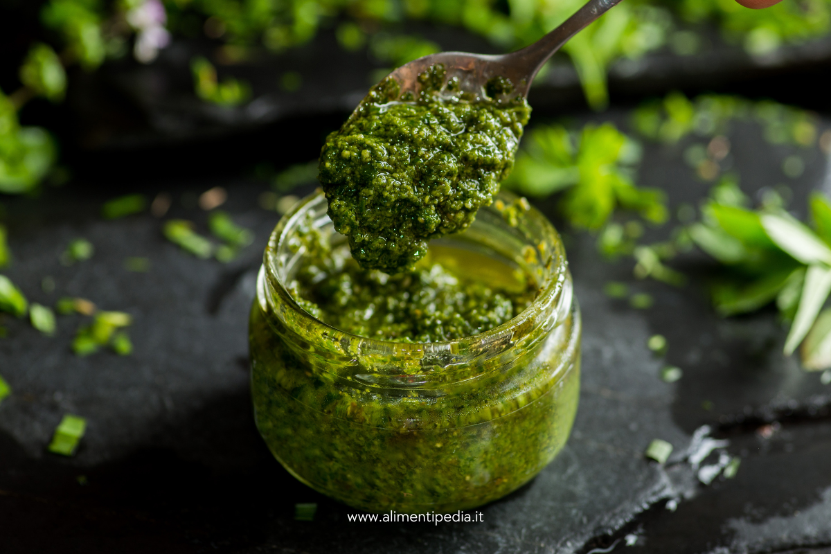 Pesto di salvia e nocciole